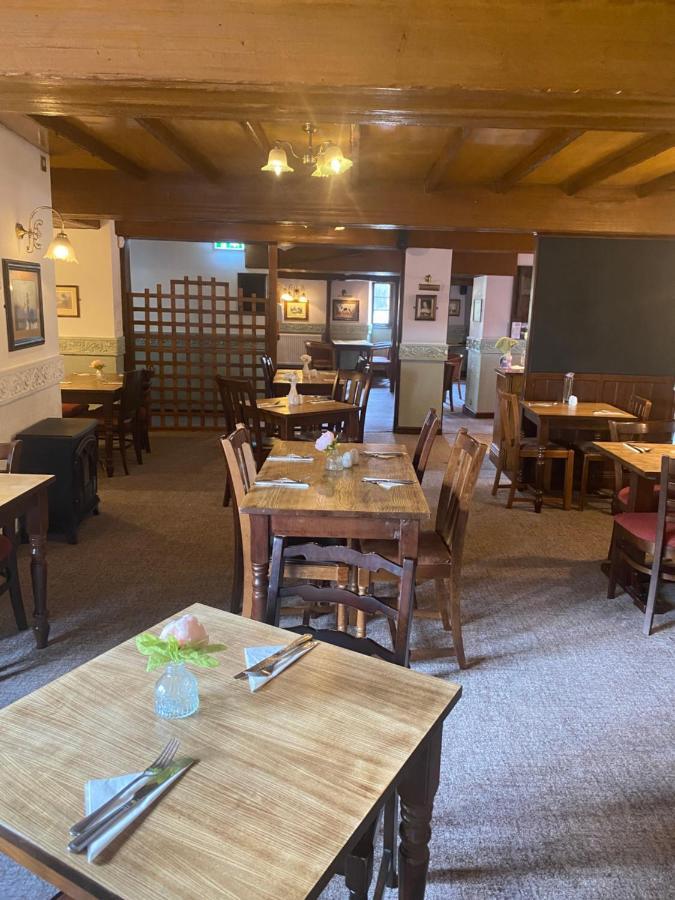 The Queens Head Inn Milton Ernest Exteriör bild