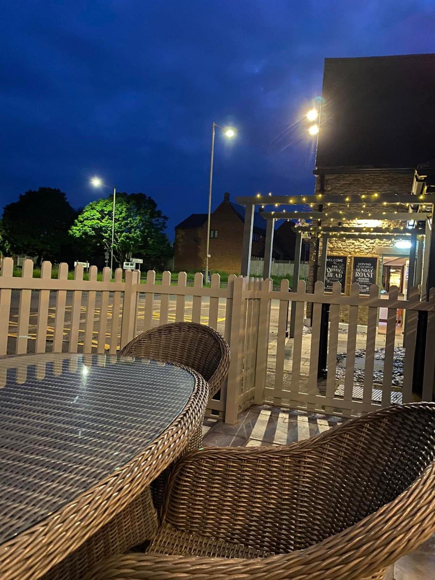The Queens Head Inn Milton Ernest Exteriör bild